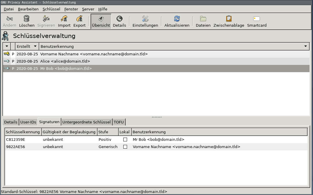 Der GNU Privacy Assistant mit der Schlüsselverwaltung, bei der man am unteren Bildschirmrand die Signaturen eines Schlüssels sieht